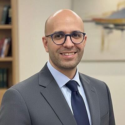Dr. Izidin El Kalak